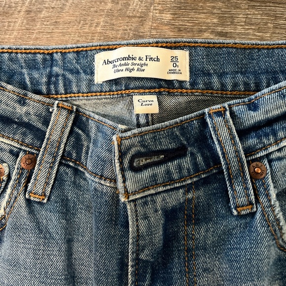 Abercrombie & Fitch curve love ankle straight ultra high rise jean in 25/0 S - Picture 2 of 4
